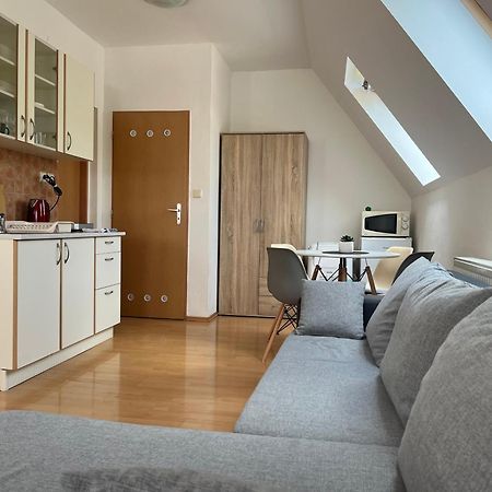 Apartmany V Zlatej Ulicke บอยนิตแซ ภายนอก รูปภาพ
