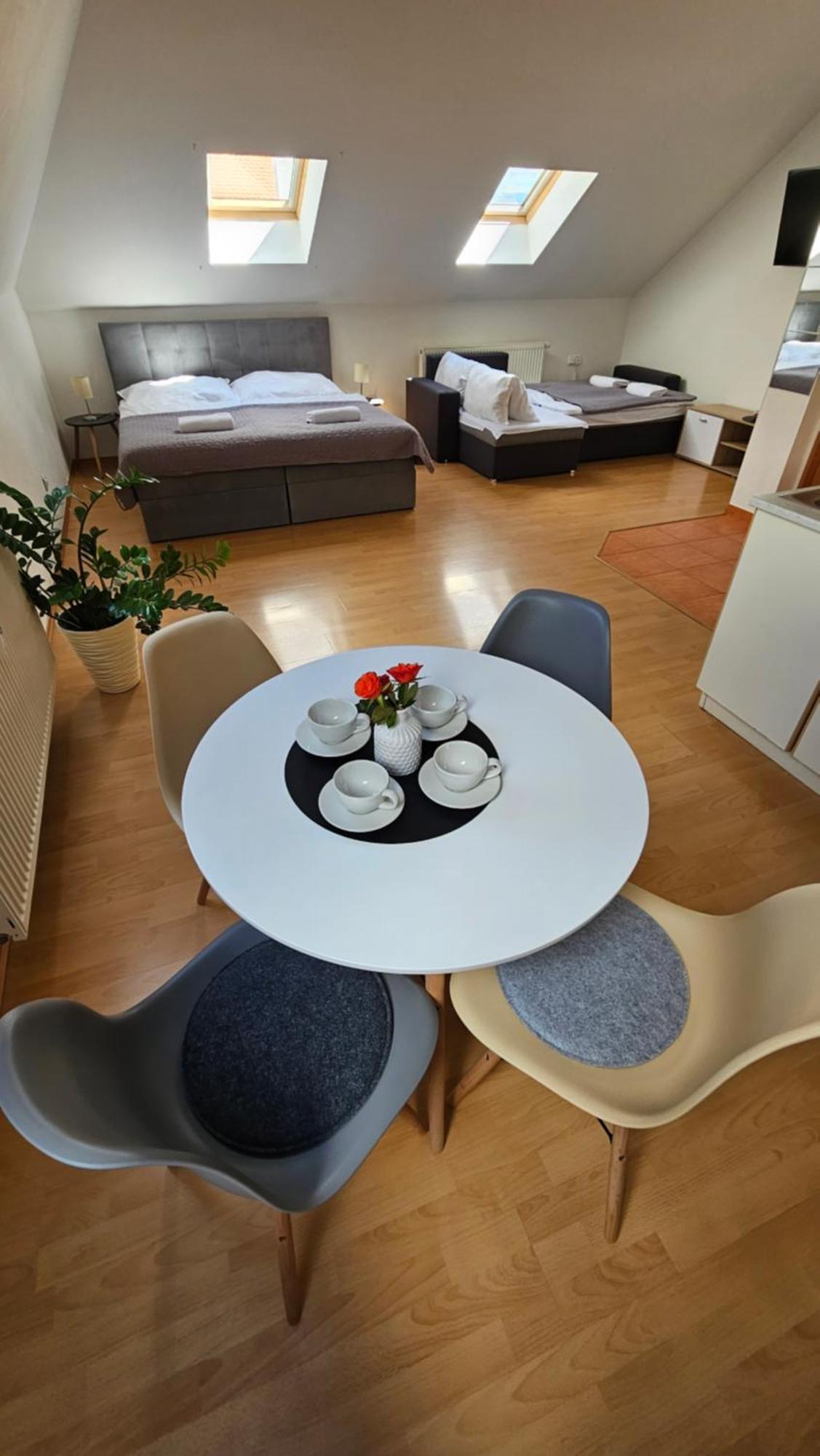 Apartmany V Zlatej Ulicke บอยนิตแซ ภายนอก รูปภาพ